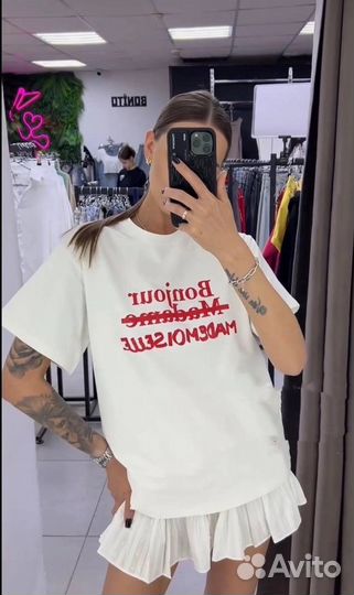 Футболка с красной надписью