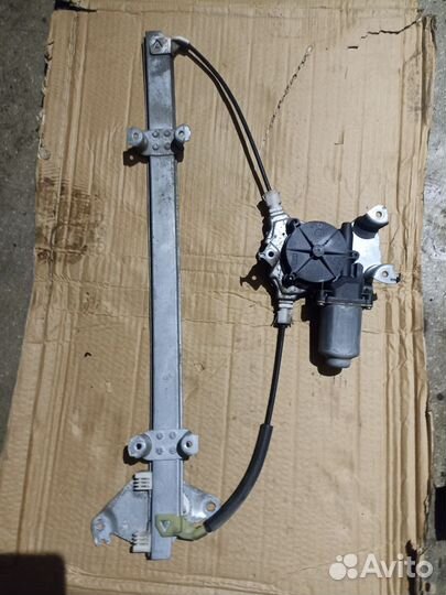 Стеклоподъемник правой двери Nissan almera tino