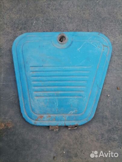 Крышка бардачка иж 56 правая