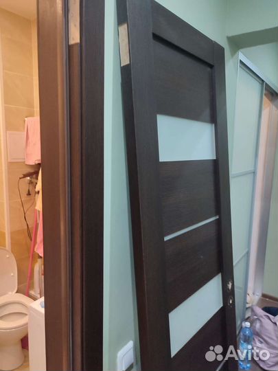 Дверь без замков и наличников