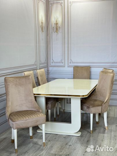 Стол и стулья