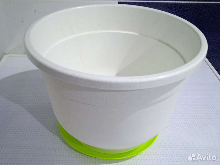 Большой цветочный горшок