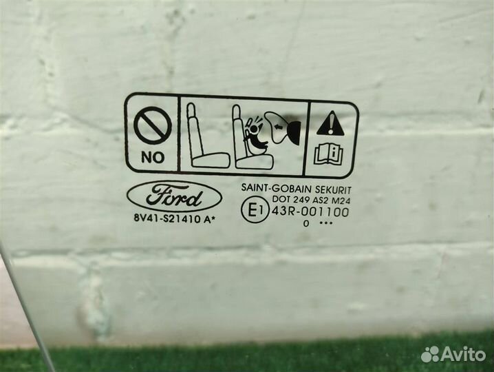 Стекло переднее правое Ford Kuga CBV 2011