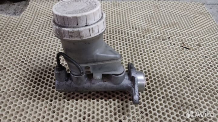 Главный тормозной цилиндр Mitsubishi Galant 8