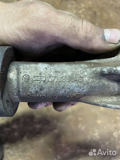 Кронштейн двиг. передний VW Passat B5 VR5 AGZ 2.3