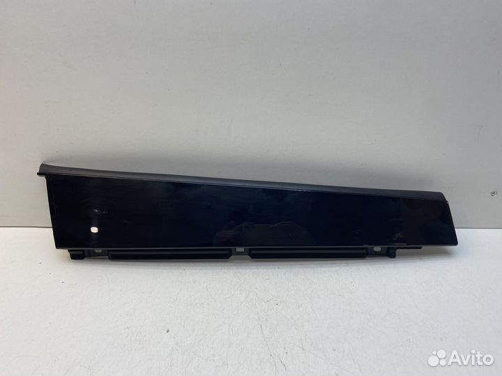 Накладка двери задней левой Volvo XC60 2017+