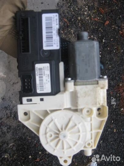 Стеклоподъёмник Renault