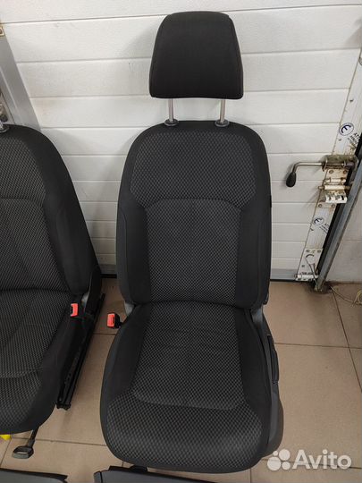 Сиденья + дверные карты VW Passat B7 sedan