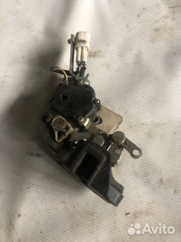 Замок двери задний левый Toyota Cresta GX90 1GFE