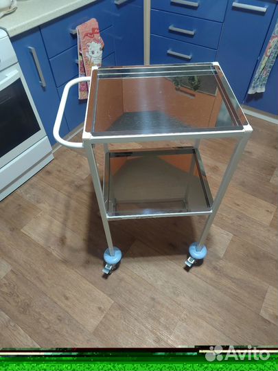 Манипуляционный столик