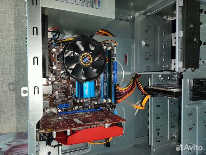 Intel Xeon e5440 (2,8GHz) + HD7730 (2Gb)