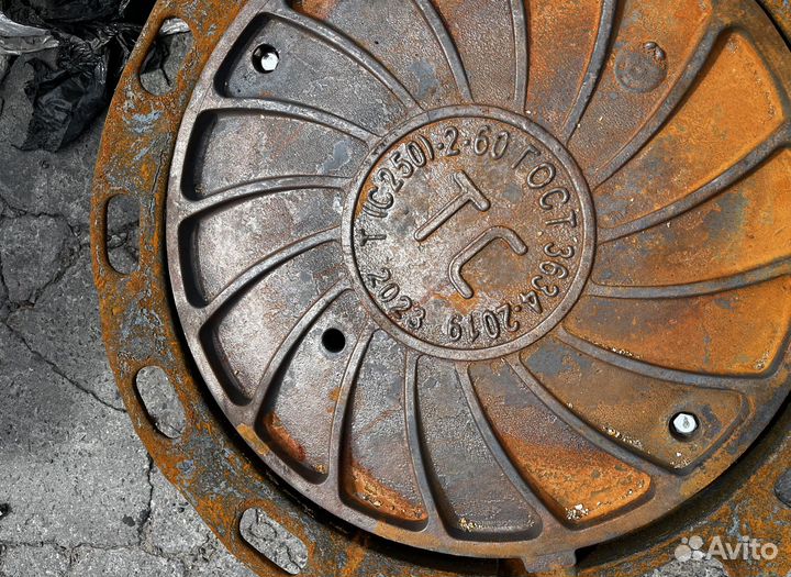 Люк чугунный