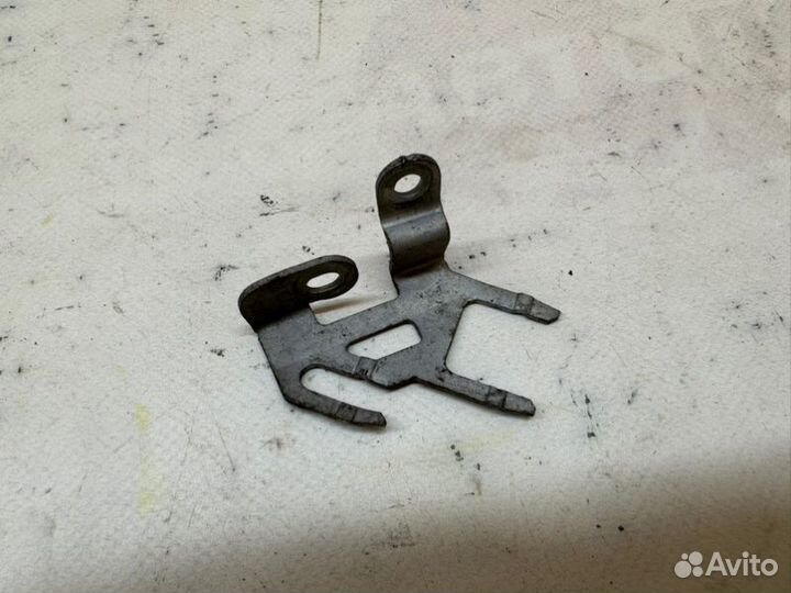 Кронштейн проводки Volkswagen Jetta 162 caxa