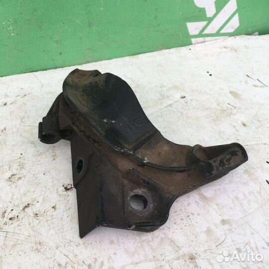 Кронштейн (сопут. товар) Ауди 100 С4