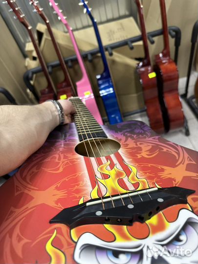 Акустическая гитара с рисунком