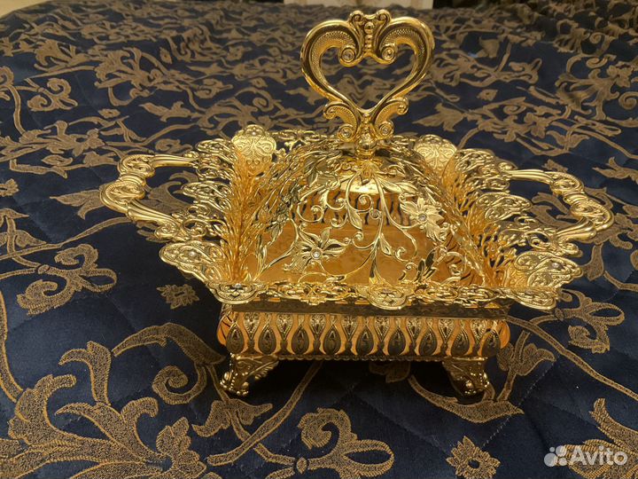 Шикарная ваза с крышкой В восточном стиле