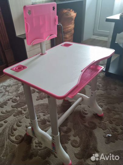 Стол. Парта