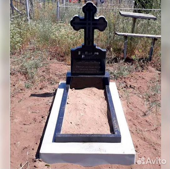 Памятник на могилу из гранита