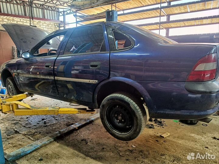 Кузов Опель Вектра Б седан (По частям)