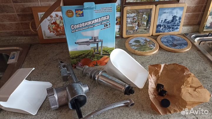 Соковыжималки ручная Струмок и электрическая немец