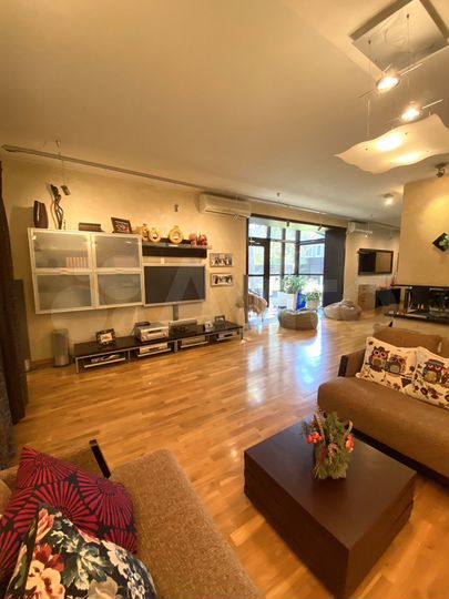 Дом 550 м² на участке 25 сот.