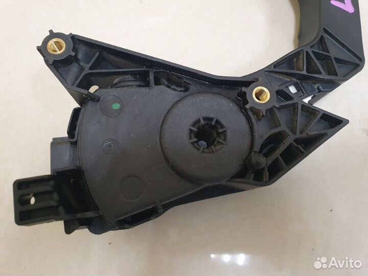 Педаль газа электронная Renault Logan L8 K7M812