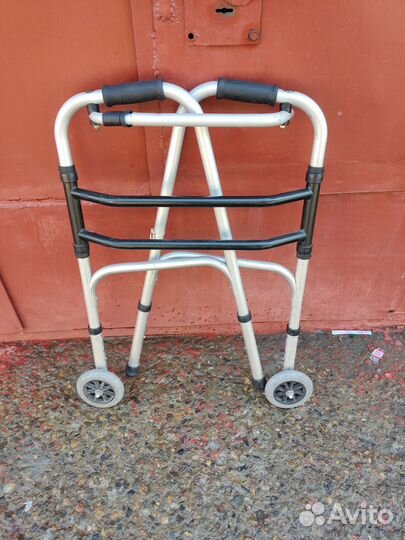 Ходунки для взрослых на колесах