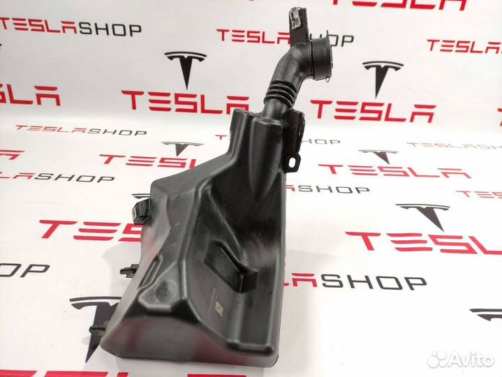 Бачок омывателя Tesla Model 3 2018 1096062-00-D
