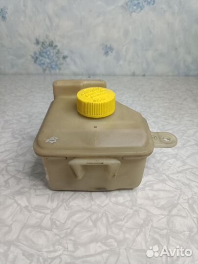 Бачок гура Mazda demio