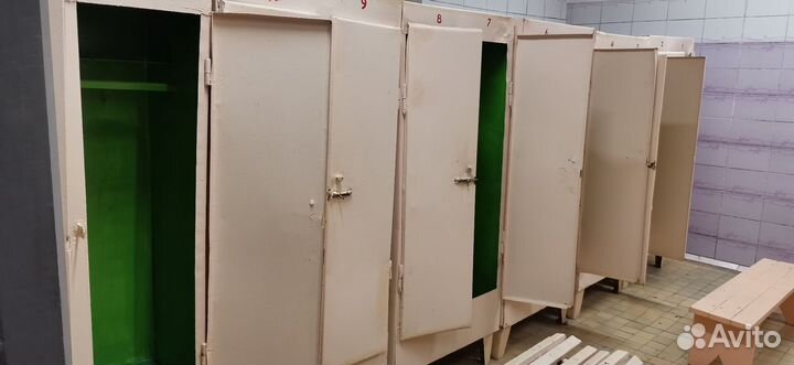 Железный шкаф для одежды