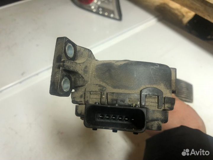 Педаль газа (электронная) Nissan Almera N16