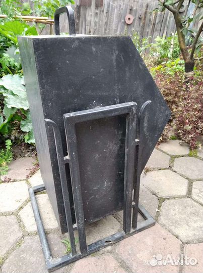 Мусорница металлическая