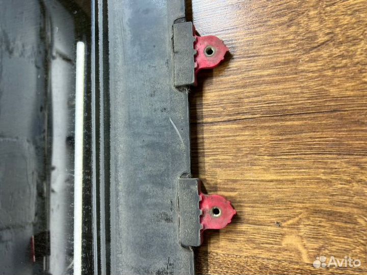 Стекло двери заднее левое Mitsubishi Outlander