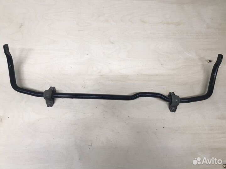 Передний стабилизатор Passat B8