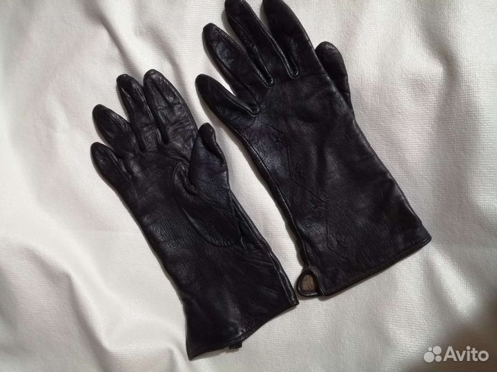 Перчатки и юбка