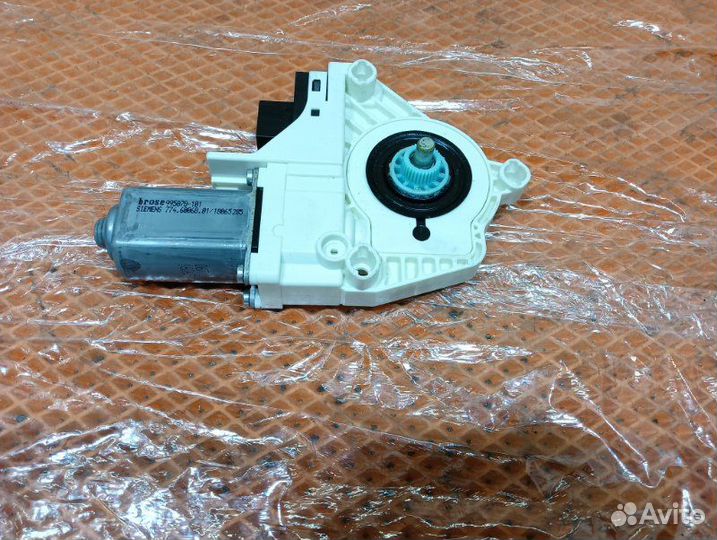 Моторчик Audi A6 C6 4F AUK 2006