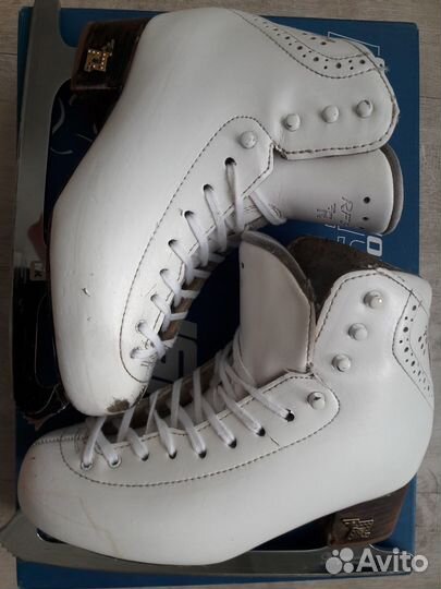 Фигурные коньки Risport RF3 Pro 23,5 + MK Profes