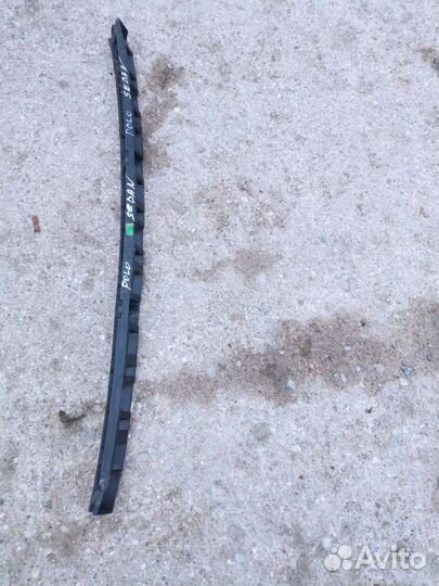 Volkswagen Polo Sedan направляющая заднего бампера