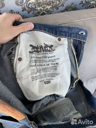 Джинсы Levi's