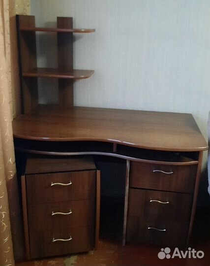 Компьютерный стол