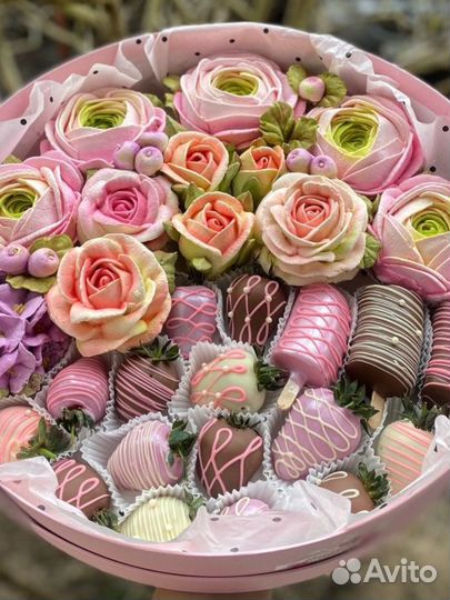 Зефирный букет с клубникой в шоколаде