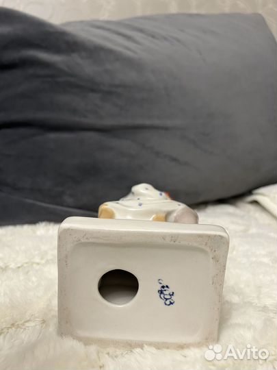 Фарфоровая статуэтка 