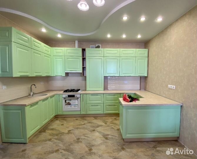 Угловая кухня на заказ. Фабрика в Новосибирске