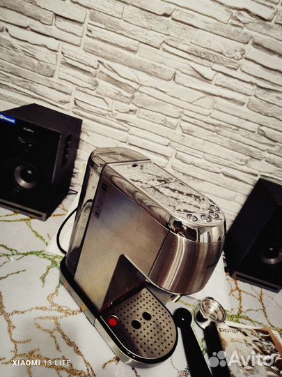 Кофеварка рожковая polaris