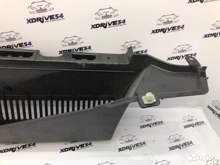 Направляющая шторки багажника задняя левая Bmw X6