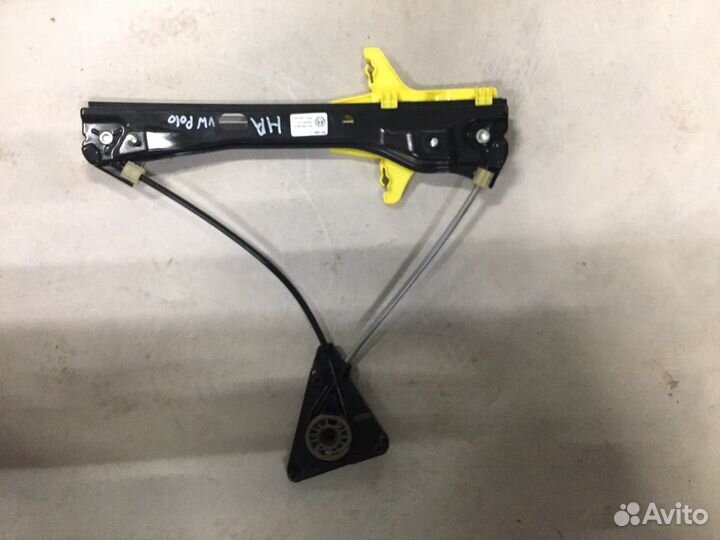 Стеклоподъемник задней левой двери Фольксваген пол