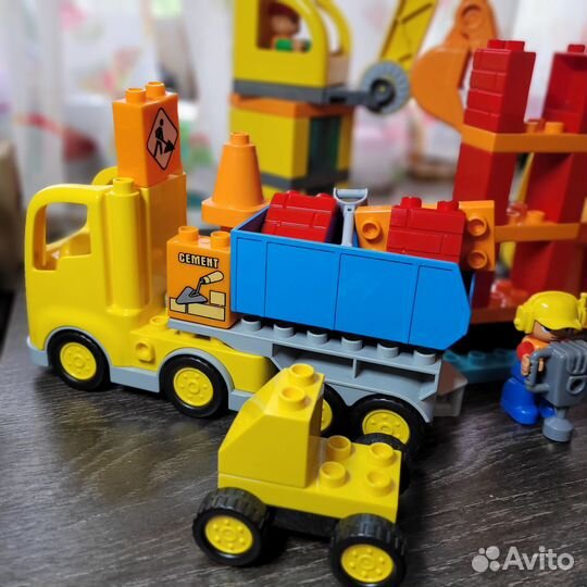 Lego duplo Пиццерия (10834), Стройплощадка (10813)