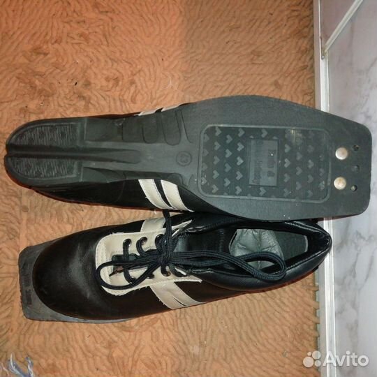 Лыжные ботинки