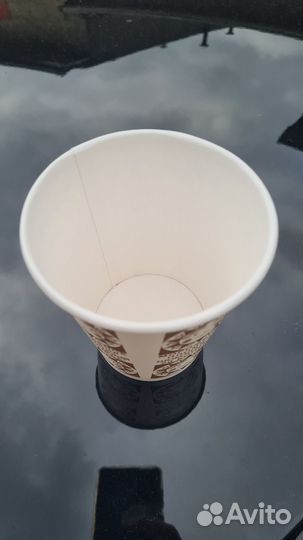 Бумажный одноразовый стакан