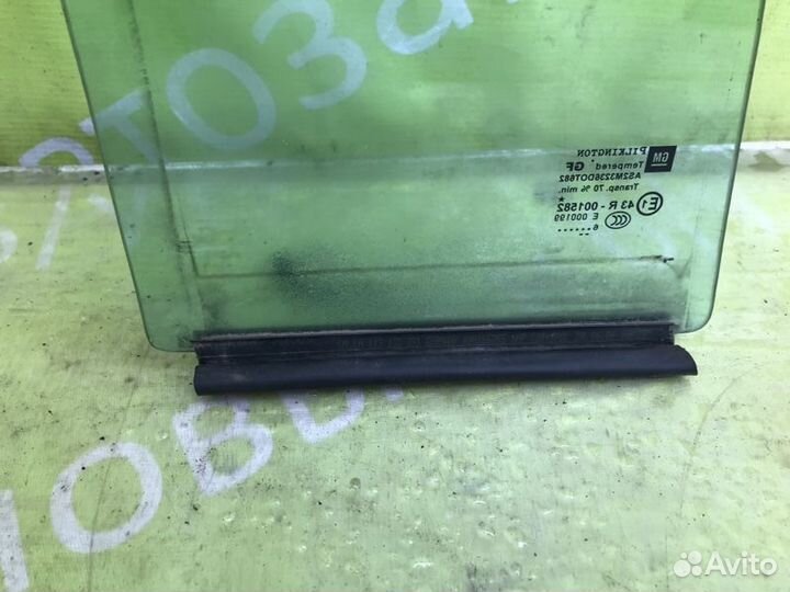 Форточка двери левая Opel Zafira B